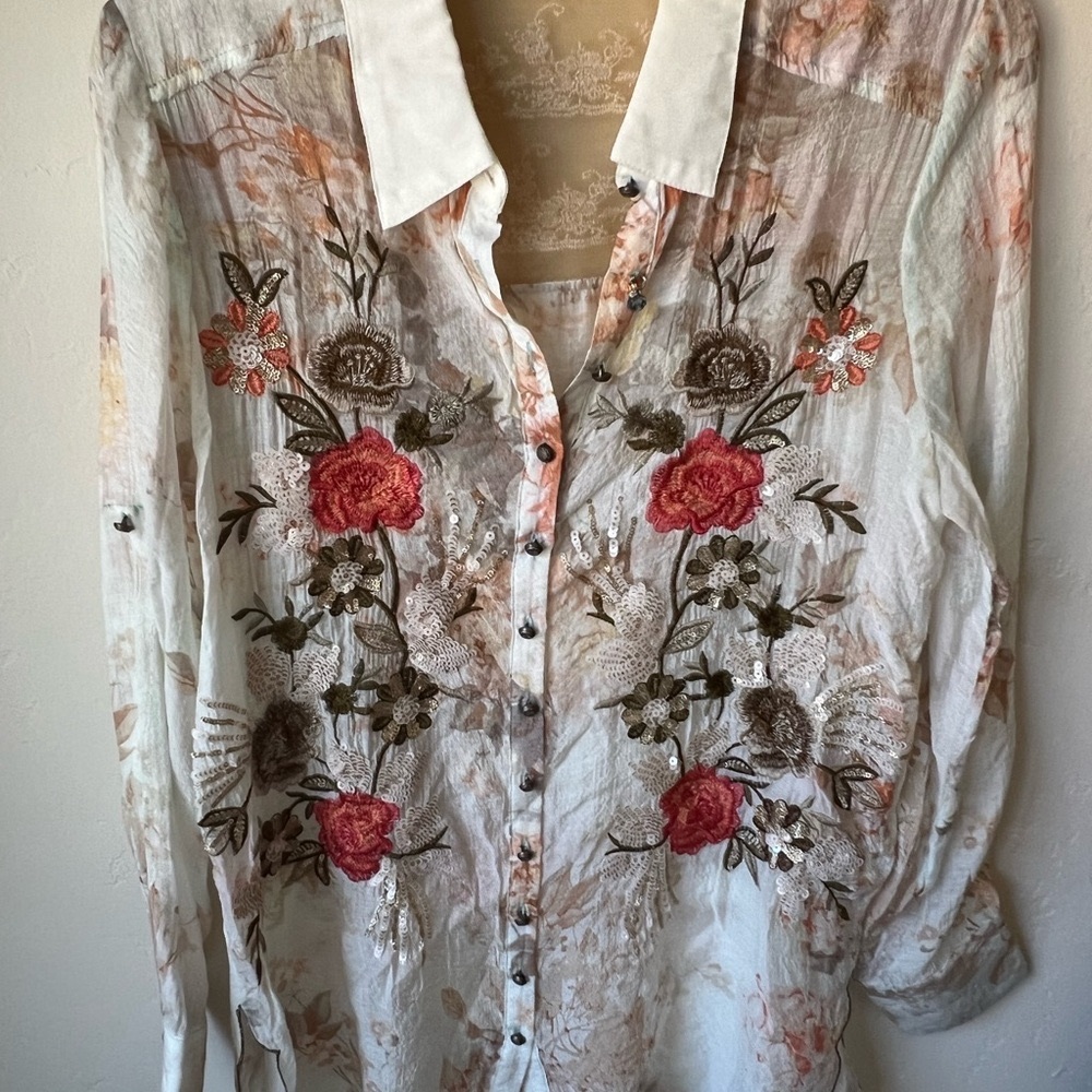 Aratta Floral Embroidered Tunic Blouse - White and Dark Pink Size S - Picture 2 of 9